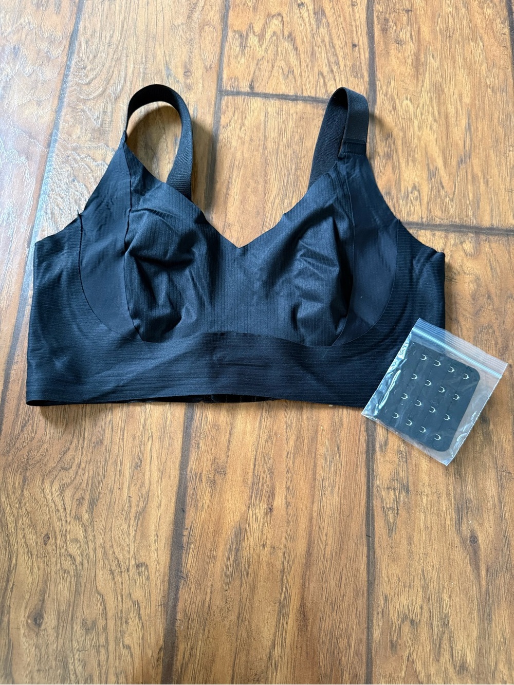 Source Unknown Black Wireless Comfort Bra with Extender